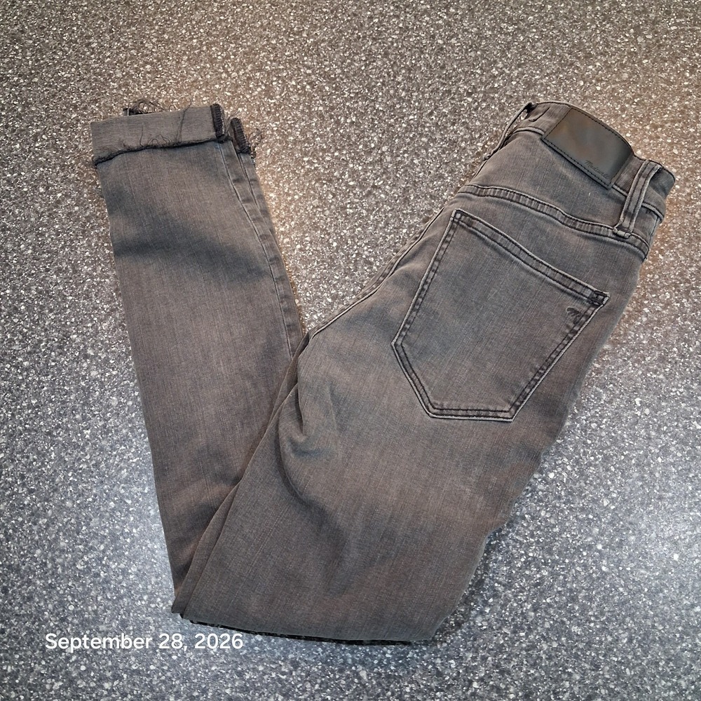 Madewell Curvy High Rise Skinny Jeans Womens 23 Washed Grey Distressed Raw Hem